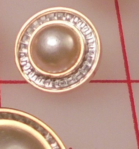 25 MEDIUM 15/16" Gold Pearl Plastic Shank Buttons With Frosted Edge - Picture 10 of 10