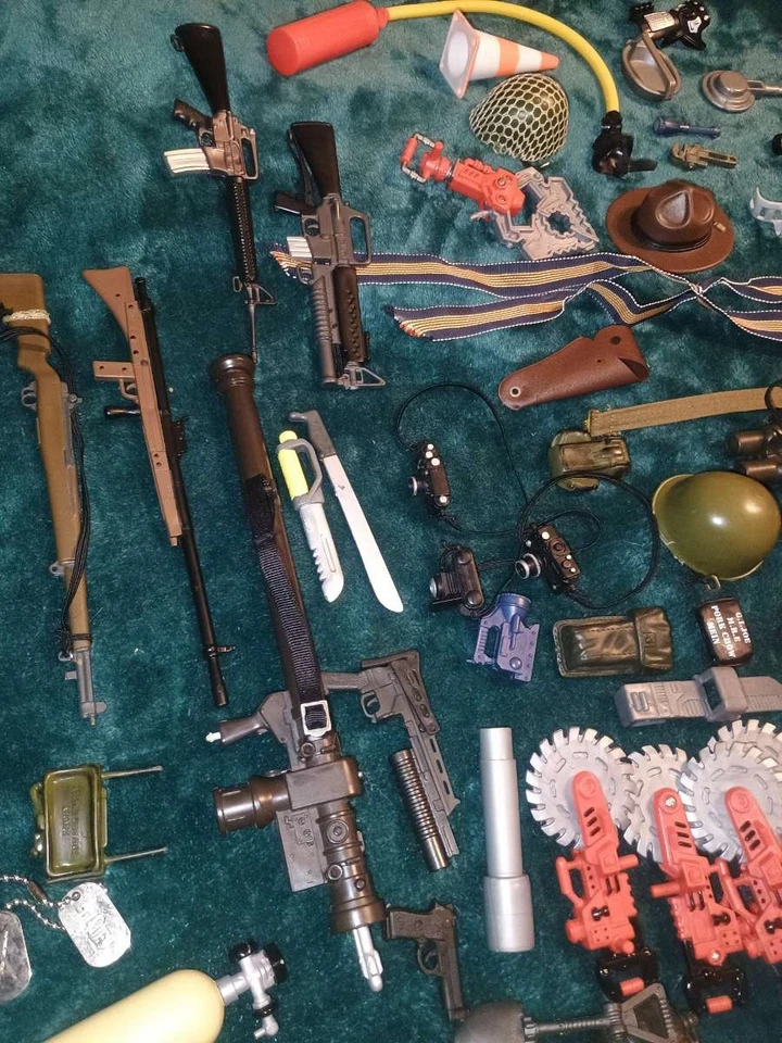 Armario de pie G.I.Joe de colección con varios accesorios—Figuras de acción G.I.Joe Foto 4 de 4