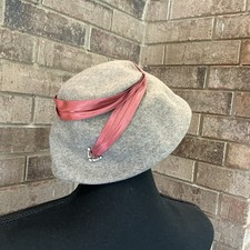 VINTAGE Georgette New York Tweed Felt Cloche Hat Gray Red Ribbon Jewels 2498