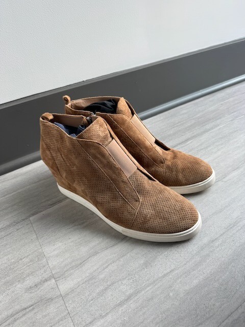 Linea Paolo Anna Wedge Sneaker Women's Size 13 Tan Suede