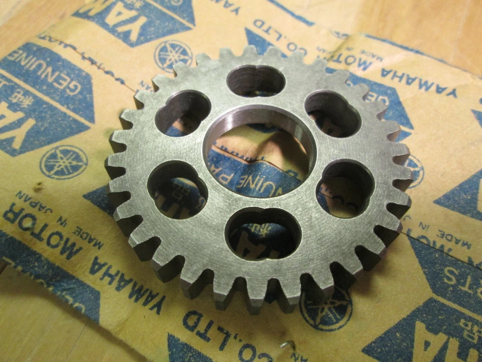 YAMAHA OEM - TERCERA RUEDA ENGRANAJE - YZ80 1977-1979 / 2J5-17231-00 Foto 3 de 4