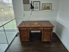 Antiker Schreibtisch aus Holz mit Holzfuniier  Teilweise zu  Renovieren