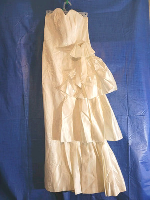 Bride Dresses Evening Dresses At Neiman Marcus La Femme V-Neck 3/4