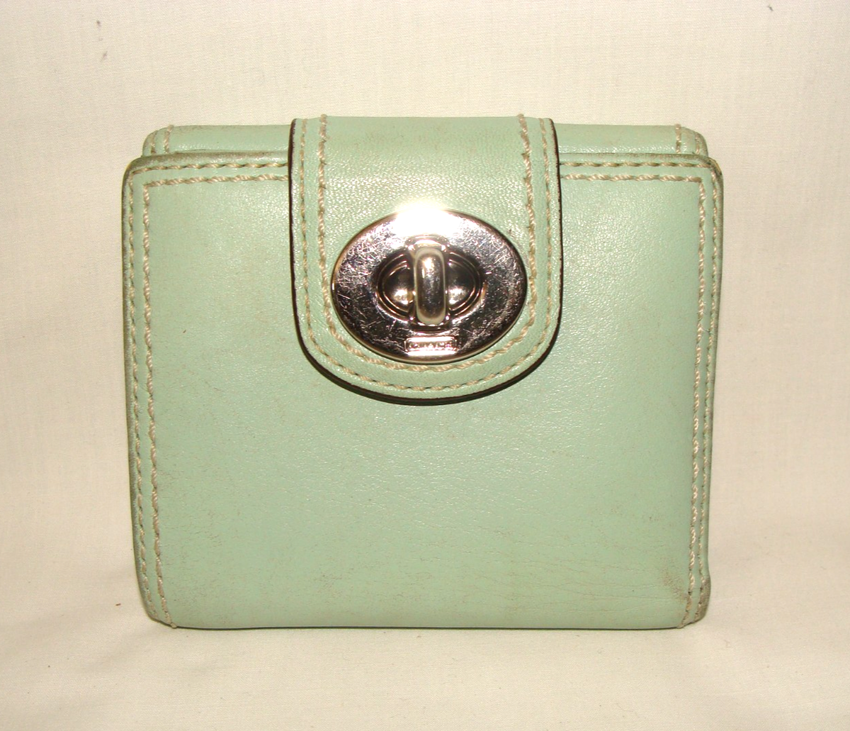 COACH Vintage Soft/Light Green Leather Turnlock Closure Compact