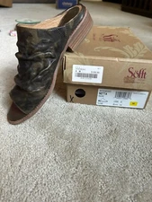 Women’s sofft Netta olive  Sandals Size 8.  Scrunched Upper Leather.