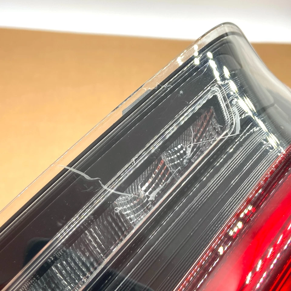 Parada de luz trasera interior LED lado del conductor OEM BMW 330i 330e M3 19-23 H75A3BC9509 Foto 3 de 4