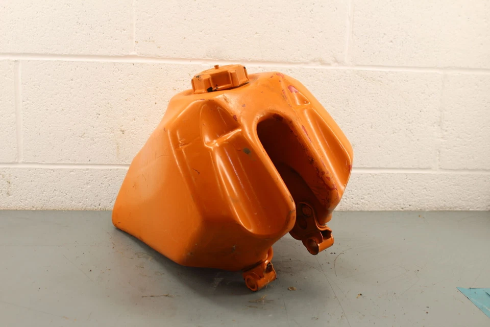 1981 HONDA XR250R GAS FUEL TANK CELL PETROL RESERVOIR C424 - Image 2 of 4