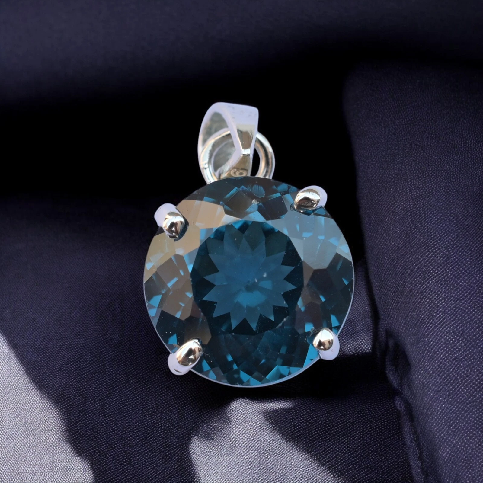 VETEMENTS Ciondolo pietra preziosa tormalina indicolite naturale certificato 16 90 ct in argento 925