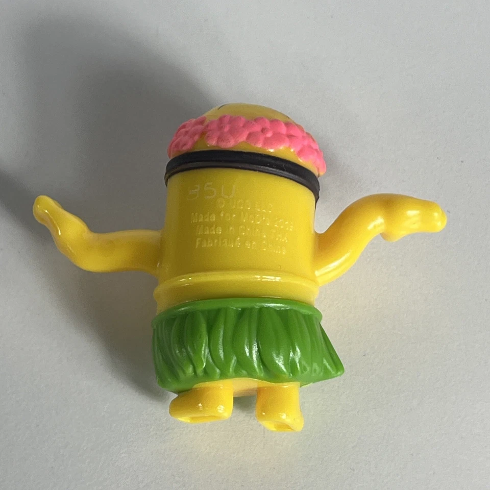 Mini estatuilla hawaiana de 2" de juguete McDonald's Happy Meal Minion Hula Dancing Foto 2 de 4