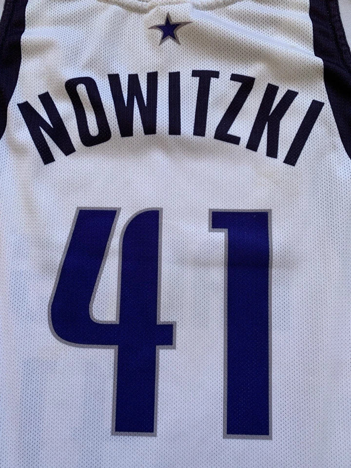 CAMISETA VINTAGE DE LOS DALLAS MAVERICKS NOWITZKI #41 CAMPEÓN DE LA NBA PARA HOMBRE TALLA XL Foto 4 de 4