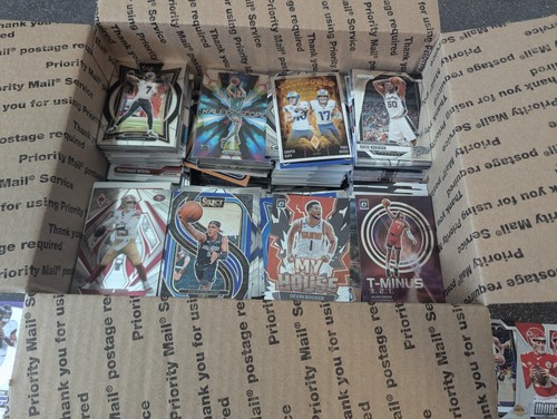⭐️1000 Card Lot of NFL NBA Base Bulk Inserts Optic Prizm LeBron Mahomes Burrow++ - Picture 2 of 2