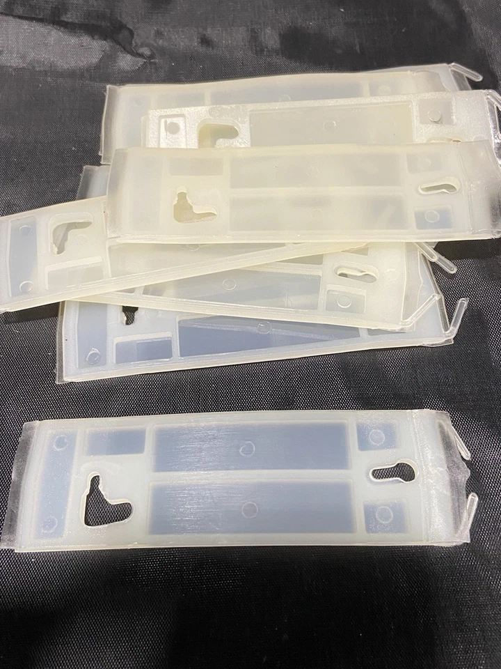 Chevrolet Caprice Impala 1971 clips de moldeo basculante de plástico paquete de 10 nuevos Foto 2 de 3