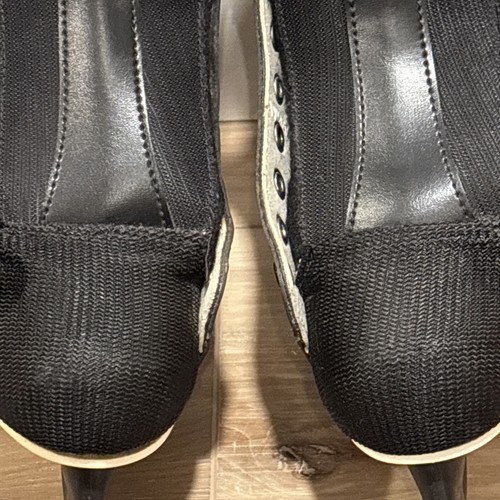 Pattino da ghiaccio CCM Rapide 101 Hockey taglia 5 nero stringato con protezione pattino leggermente indossato - Foto 5 di 21