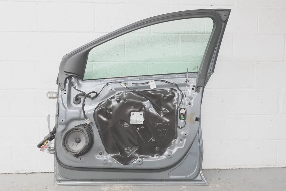2016-2019 CHEVROLET VOLT RIGHT FRONT DOOR (OEM) W/0 PANEL Foto 2 de 4
