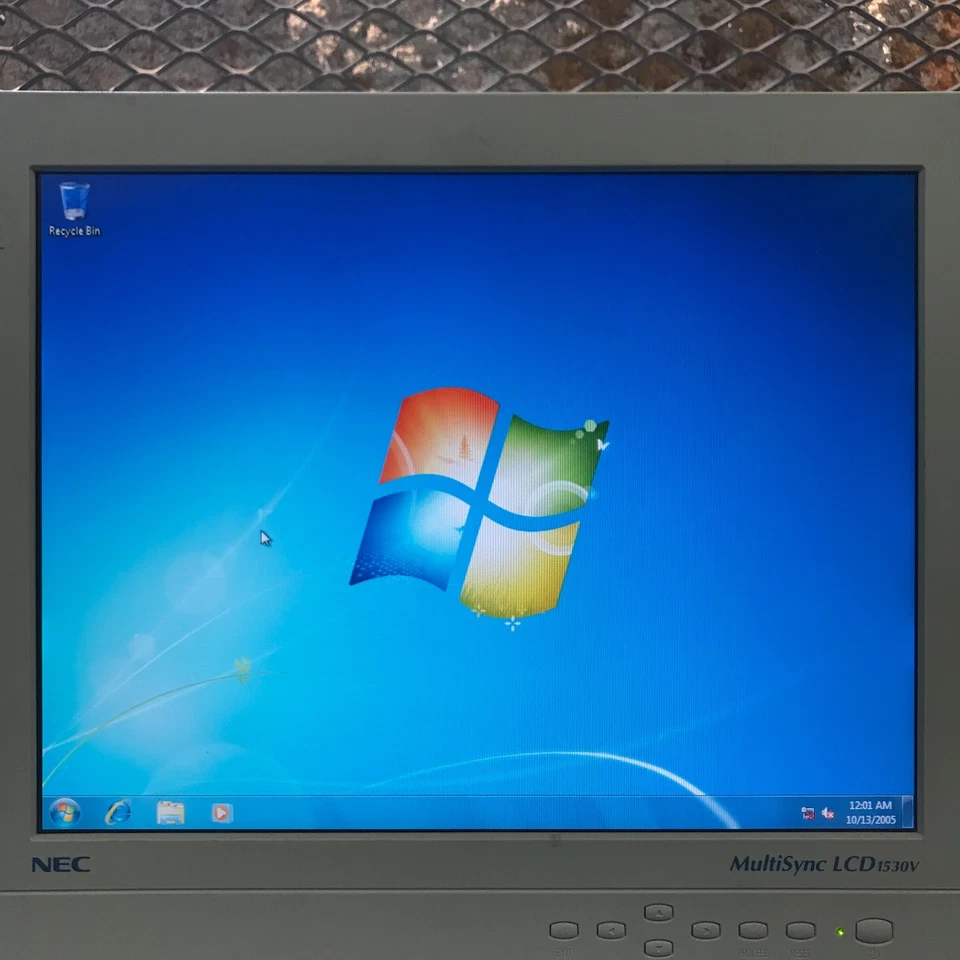 Dell OptiPlex GX520 SFF PC Pentium 4 3.00GHz 1GB RAM (Windows 7 Pro 64-Bit) - Image 4 of 4