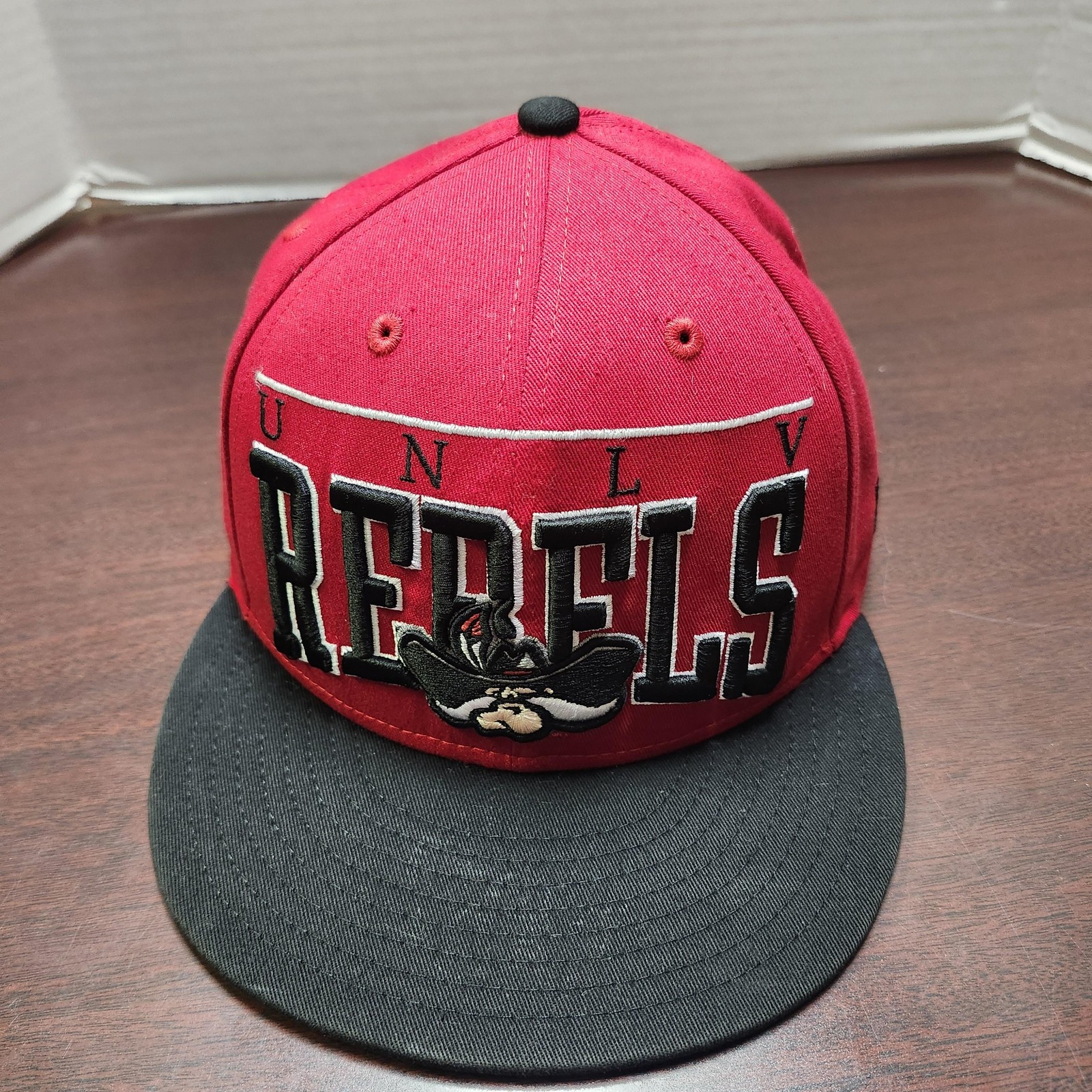 UNLV Rebels Hat Cap Snap Back Mens One Size Red NCAA College Mascot New Era