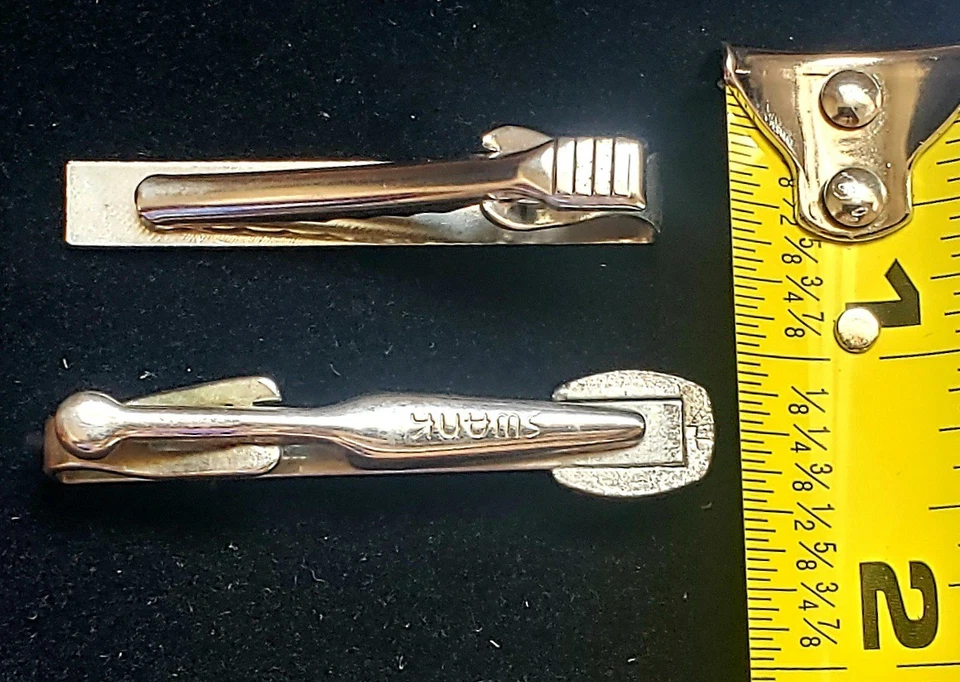 Clip de corbata acabado plateado - dos y uno con piedra azul marcada SWANK Foto 2 de 2