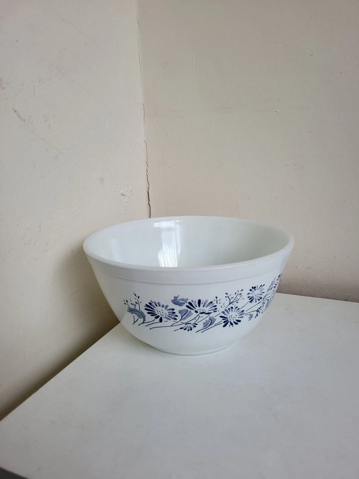 Vintage Pyrex Mixing Bowl 1.5L Colonial Mist White and Blue Made In The USA