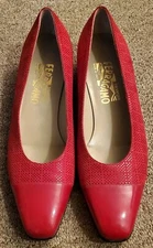 VINTAGE NEW FERRAGAMO 9AAA RED TEXTURED SUEDE/PATENT LEATHER CAP TOE PUMPS ITALY