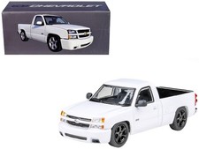 Paragon PB-55834 1/64 2006 Chevrolet Silverado 'Cateye' Pickup Truck