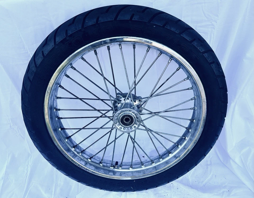 Llanta y neumático Suzuki Savage 650 LS650 2006 Boulevard S40 con radios Foto 3 de 4