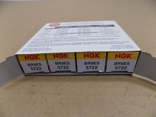 NEW NGK SPARK PLUGS / BOX OF 4 / BR7ES / 5122