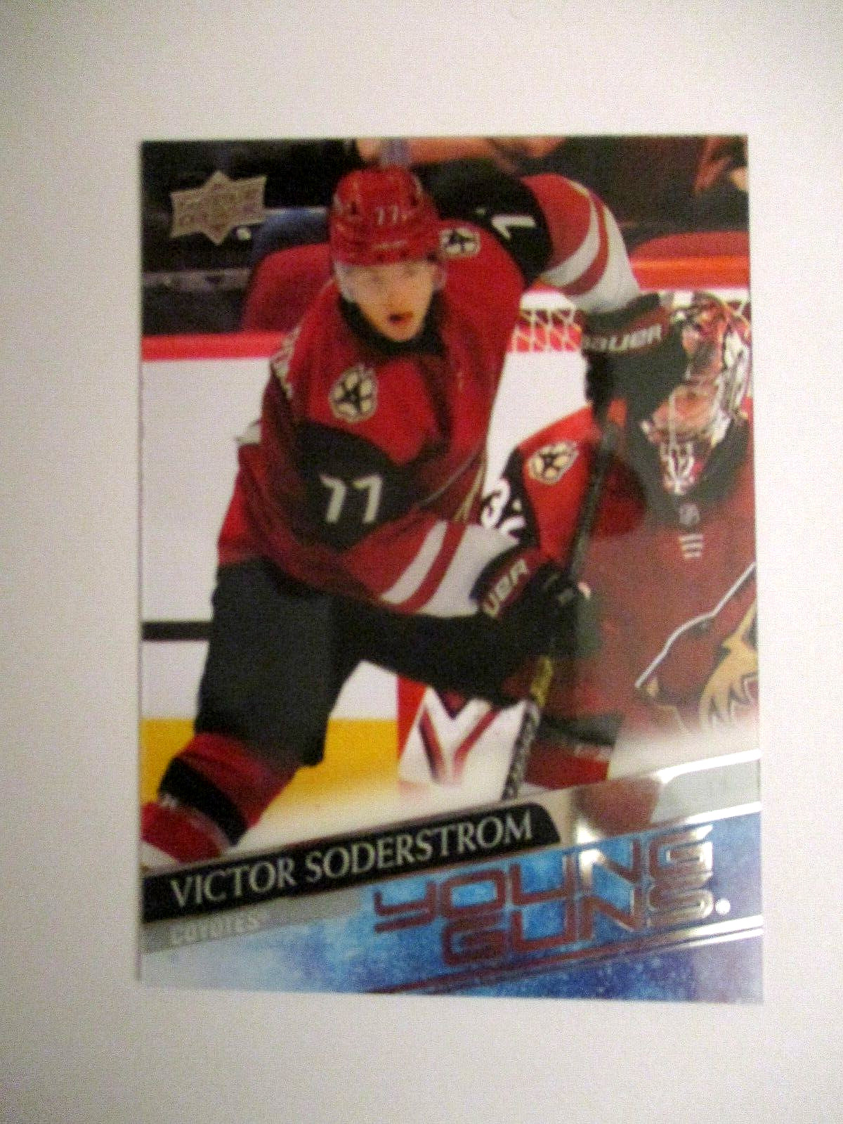 2020-21 UD Series 1 Victor Soderstrom Young Guns Clear Cut SSP #221 Blackhawks