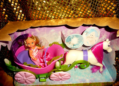 Zauberhafte Prinzessin Kutsche mit Pferd  & Puppe Evi pink Länge Set ca. 30 cm