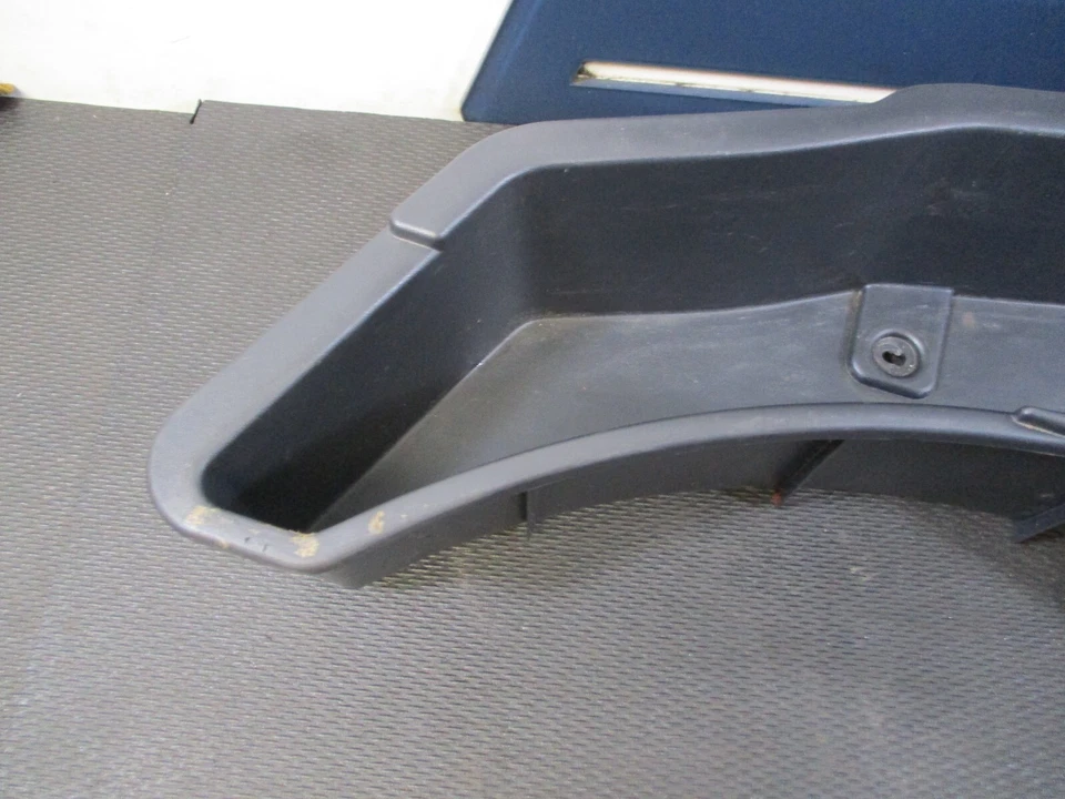 Mitsubishi 3000GT 1999 - lado derecho del pasajero - portón trasero maletero cubo de almacenamiento Foto 3 de 4