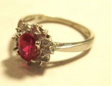 STERLING SILVER RED SPARKLING CUBIC ZIRCONIA CLUSTER RING SIZE L