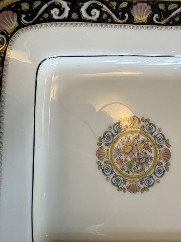 Square cake plate in Wedgwood Runnymede Blue Bone China. Hairline crack - Picture 2 of 3