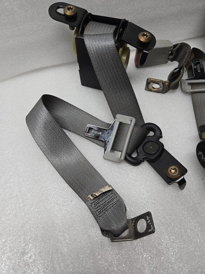 COMO NUEVO🔥 Juego de cinturón de seguridad trasero gris pedernal 03-05 Crown Victoria Grand Marquis Marauder Foto 4 de 4