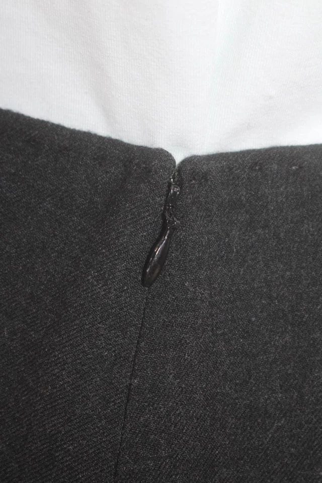 Falda inferior acampanada con cremallera lateral texturizada de lana negra talla 0 de Elie Tahari para mujer Foto 4 de 4