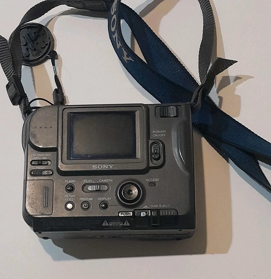 Sony Mavica MVC-FD71 0.4MP Digital Camera (UNTESTED) no battery - Image 3 of 3