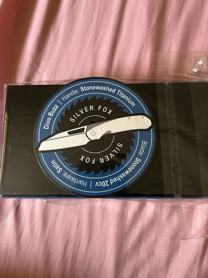 Cuchillos Divo Buzzsfox Piedra Lavado Titanio 20cv Satinado Titanio Navaja de Bolsillo Foto 2 de 4