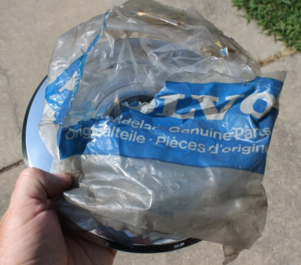 1) Tapacubos central tapacubos de acero inoxidable Volvo 240 242 244 245 1 pieza 1975-1984 Foto 2 de 4