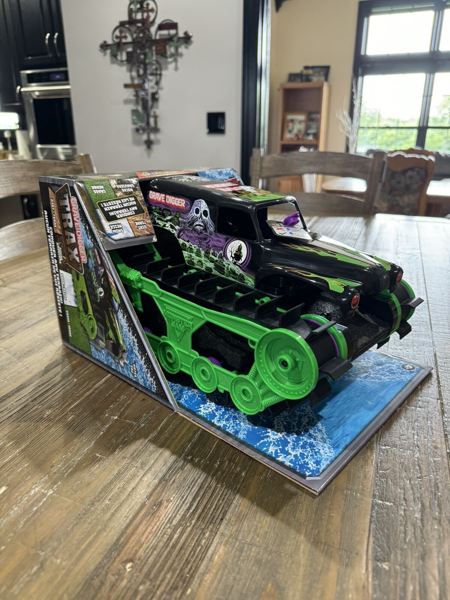Monster Jam, 1:15 Scale Official Grave Digger Trax All-Terrain