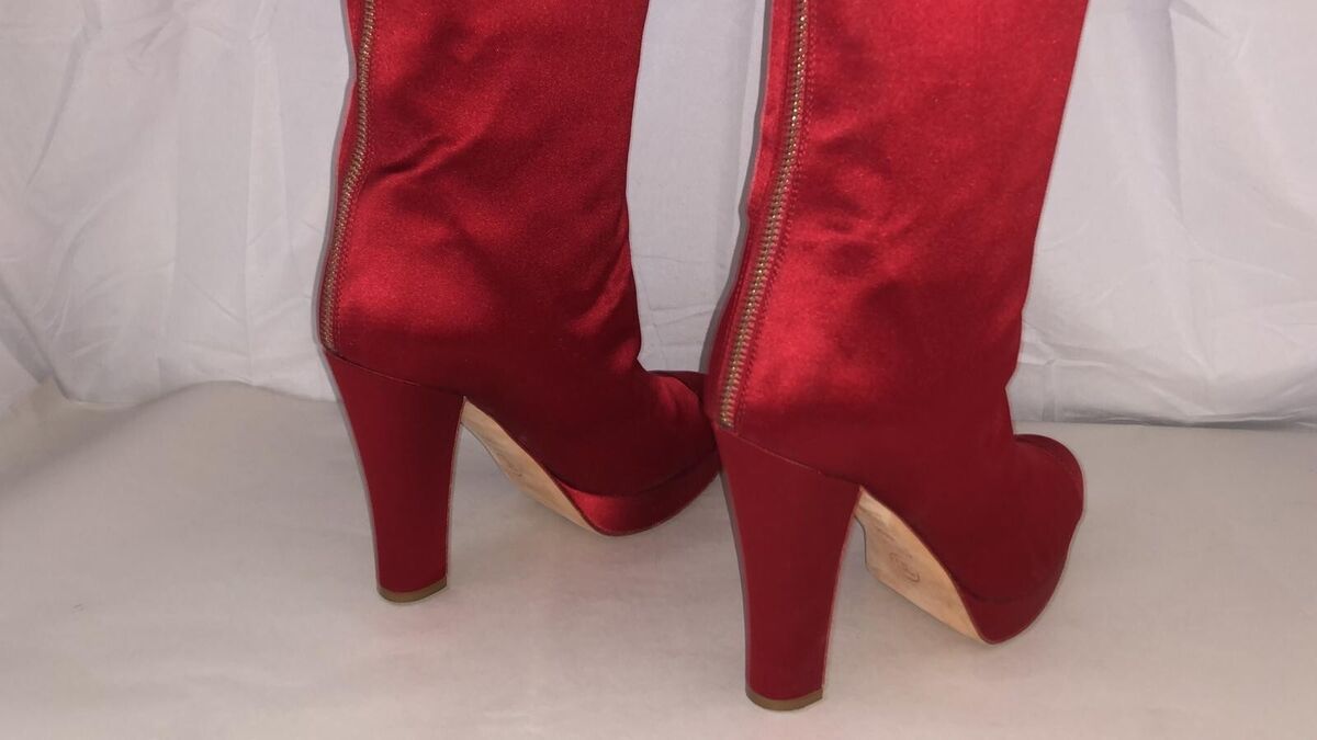 38.5/8❤️CHANEL Runway Red Satin Leather OVER KNEE HIGH 38.5/8❤️CHANEL Runway Red Satin Leather OVER KNEE HIGH