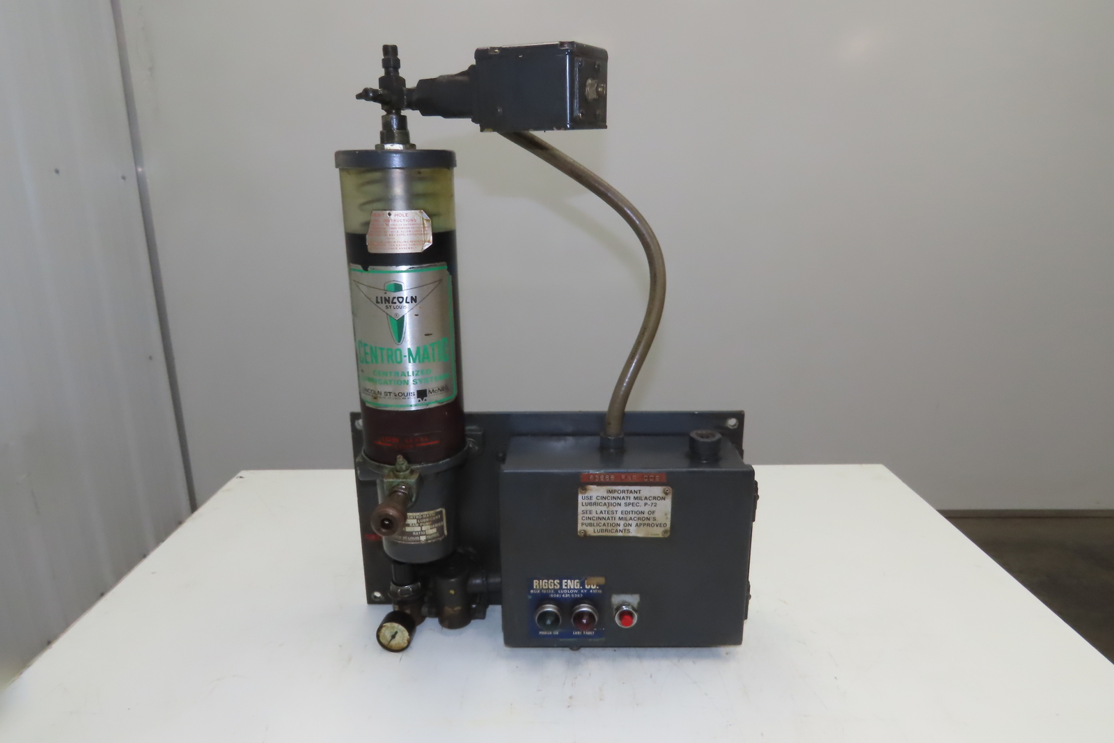 Lincoln 83668 CentroMatic Pneumatic 201 Grease Pump Lubricator 4Lb