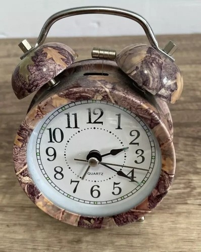 Working Vintage-Style Camoflage Quartz Analog Twin Bell Ringing Alarm Clock - Picture 2 of 9