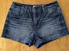 SO woman’s Size 7 Denim Jean Shorts With Pockets Preowned