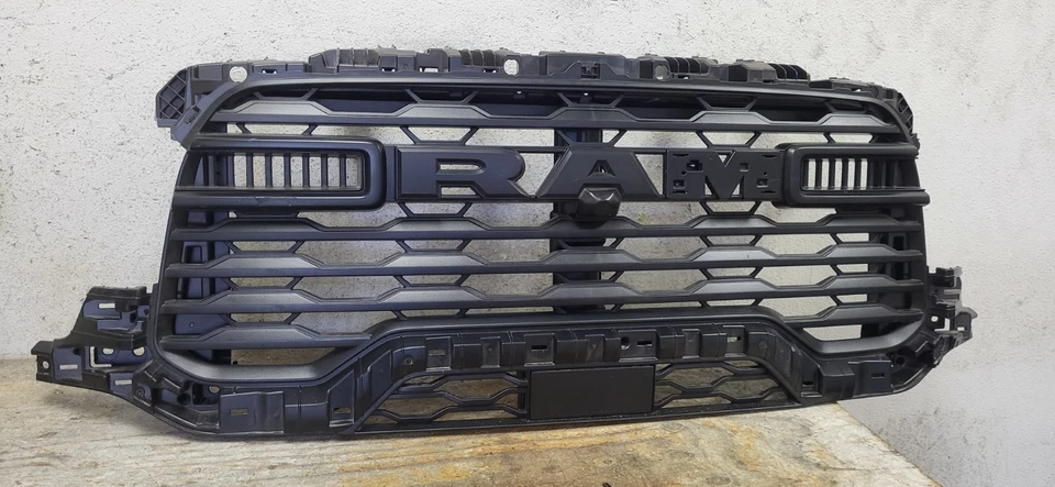 2024-2025 RAM 2500 PARRILLA DELANTERA USADA OEM ►DC8645 Foto 2 de 4