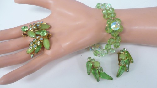 Estate Set di gioielli verdi parure, 3 fili di vetro, bracciale, orecchini - Foto 9 di 11