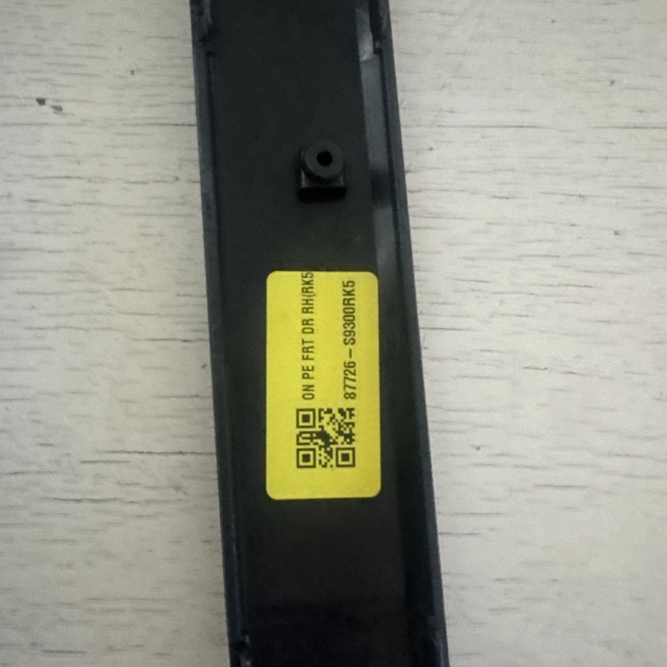 Moldura inferior puerta delantera genuina pasajero derecho ⭐OEM⭐ Kia Telluride 2023-2025 Foto 4 de 4