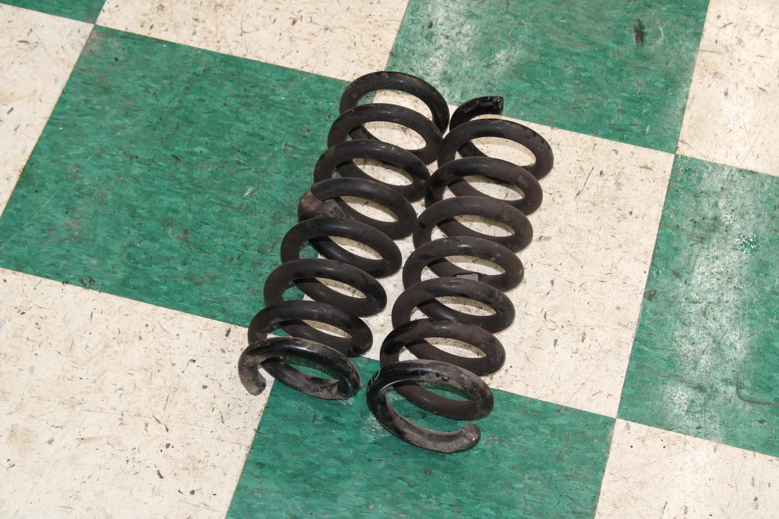 14-19 Ghibli Rear Suspension Pair Driver LH Passenger RH Coil Springs Factory OE