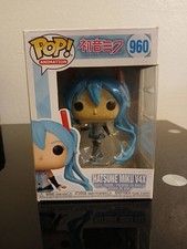 Funko POP! Animación Hatsune Miku V4X Vocaloid #960 + Caja Protectora "LEER"