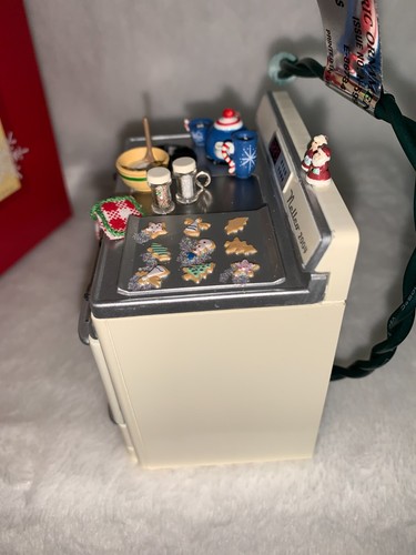 New 2004 Hallmark Christmas Cookies Oven Magic Light Fragrance Ornament - Picture 5 of 13