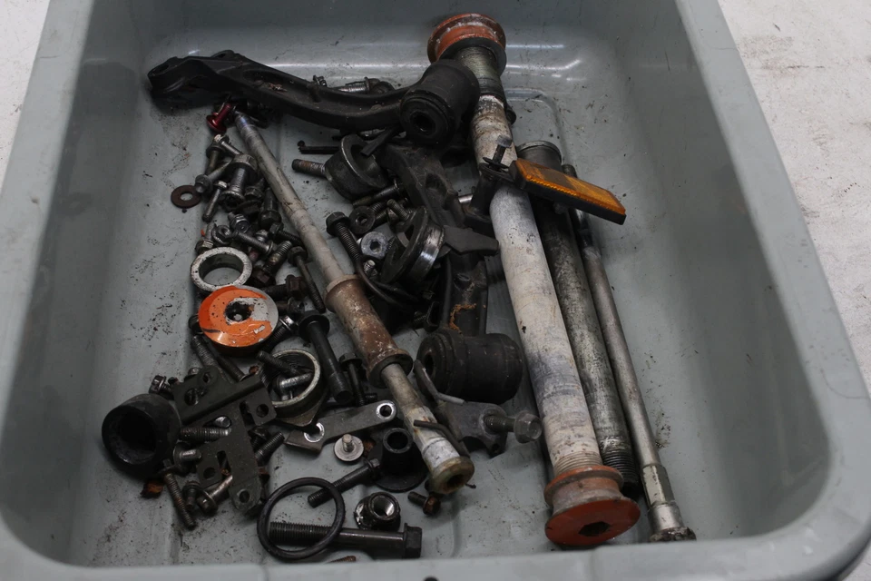 Kawasaki Ninja ZX12R 2003 OEM COLECCIÓN MISCELÁNEA DE HERRAJES, PERNOS C42D Foto 3 de 3