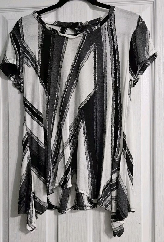 Black & White Asymetrical Blouse, Short Sleeve, Size S, Vera Wang