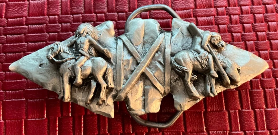 1993 New Vintage GAP Tomahawk Battle Ax Arrowhead Mens Indian Belt Buckle - Image 2 of 3